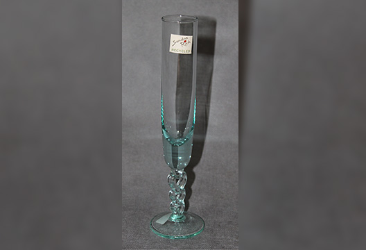 Стеклянная ваза для одного цветка