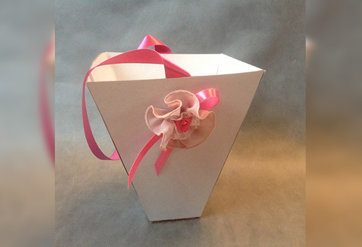 Сумка для лепестков роз с розовой лентой